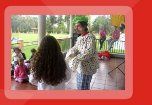 Gimnasio infantil, payasos, mimos y talleres recreativos.